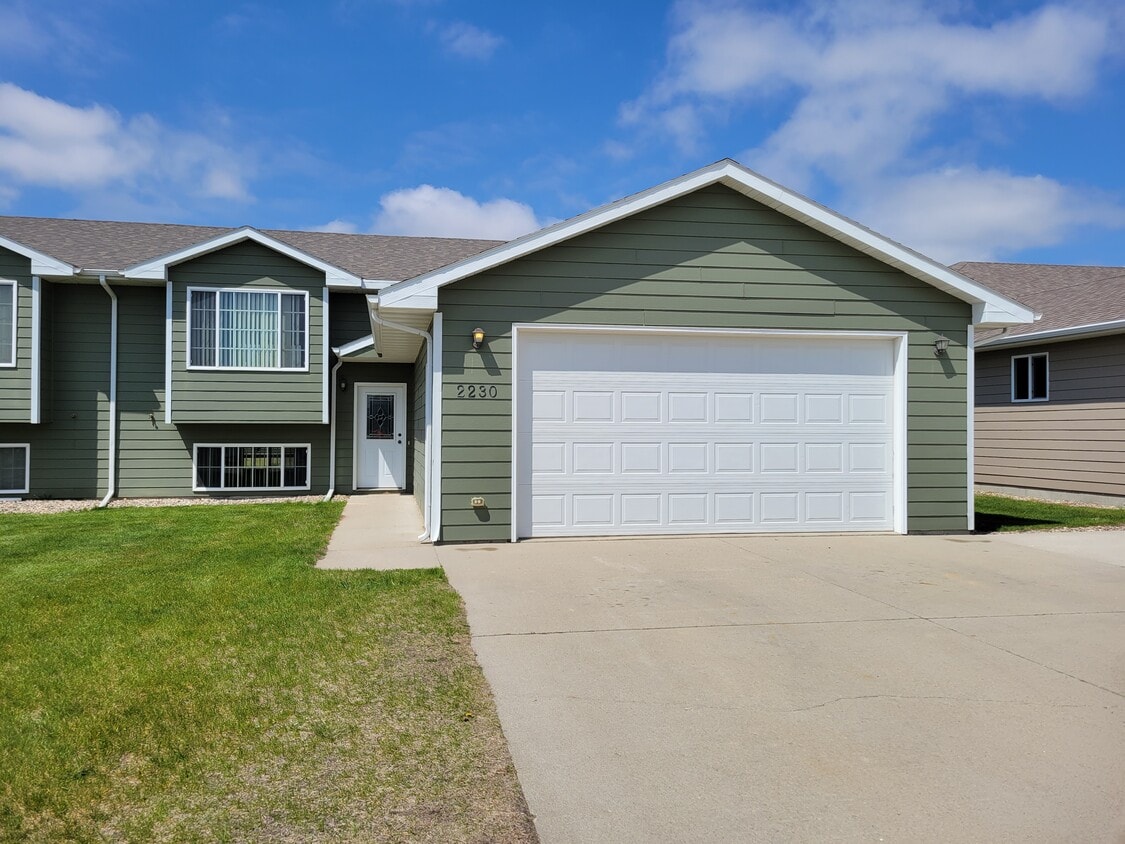 Primary Photo - 2238 Bluegill Ave