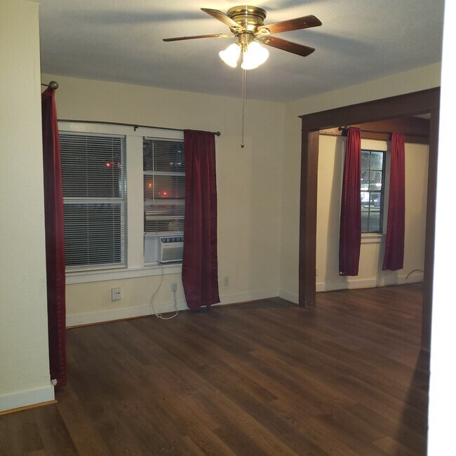 Foto del edificio - 114 W 7th St