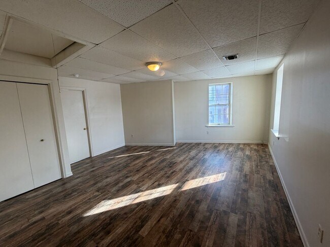 Foto del edificio - 100 W Main St