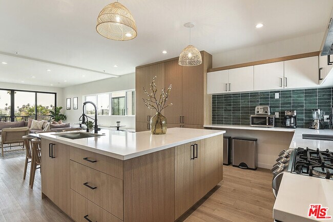 Foto del edificio - 811 N Harvard Blvd