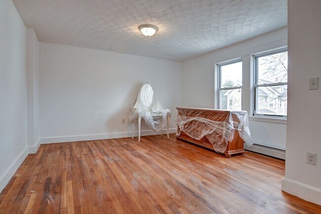 Building Photo - 49 Bartlett St