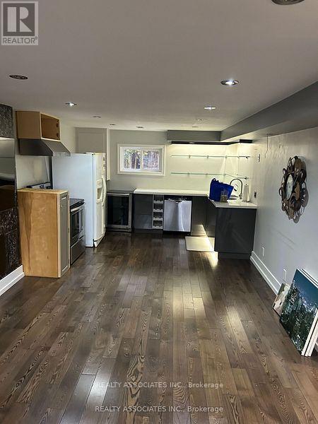 Photo du bâtiment - 843 Sparrow Rd