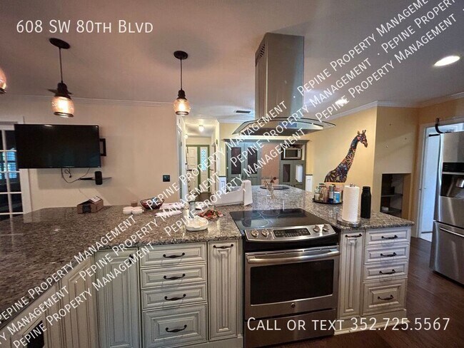 Foto del edificio - 608 SW 80th Blvd