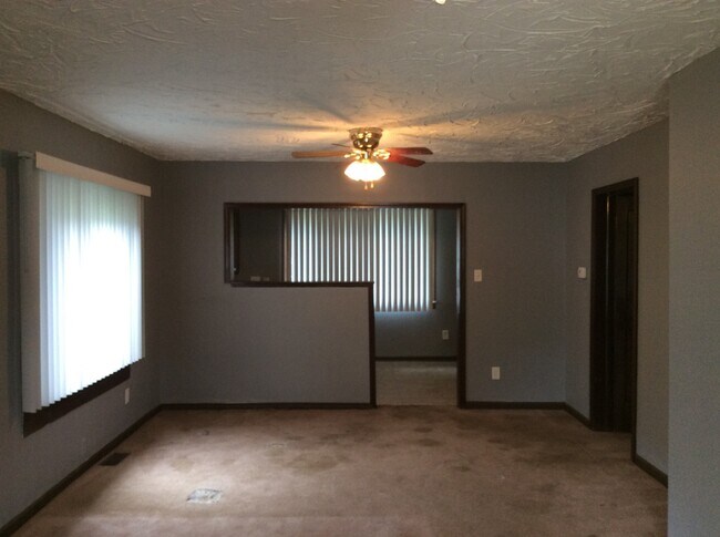 Foto del edificio - Southeast Side - 2 Bedroom home