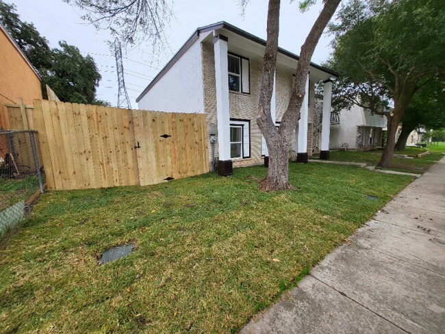 Building Photo - 8002 Winsford Dr