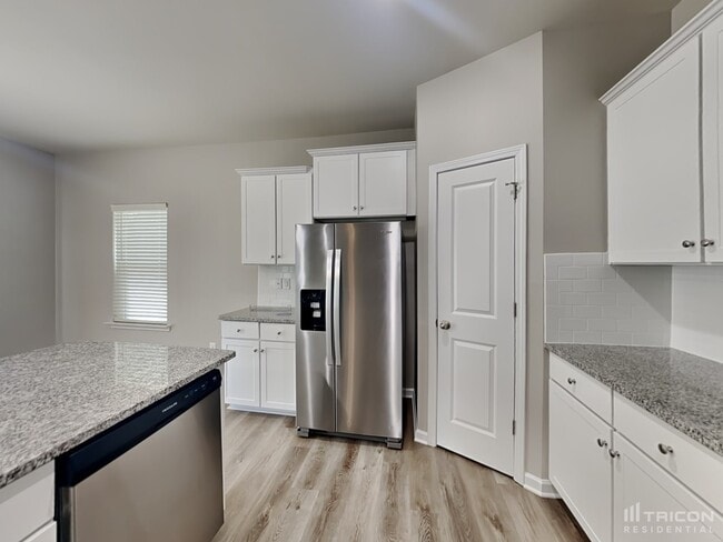 Building Photo - 134 Spring Knoll Dr