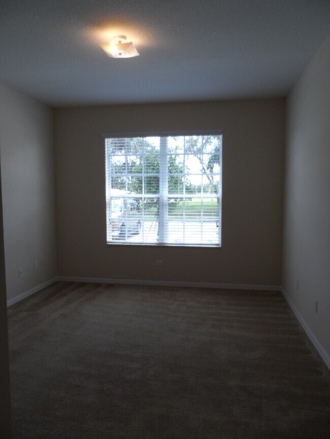 Building Photo - Beautiful Townhouse in Emerald Lake, Kissi...