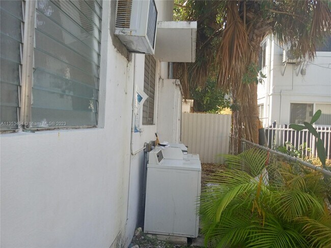 Building Photo - 8132 Harding Ave
