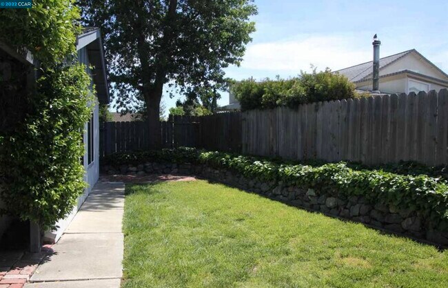 Building Photo - 461 Colusa Way