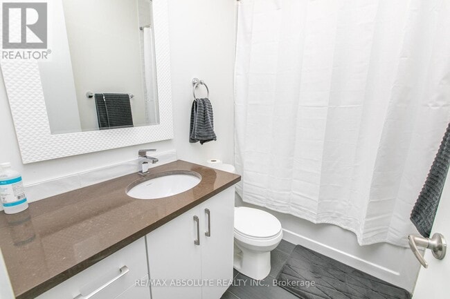Building Photo - 246-246 Westhaven Crescent