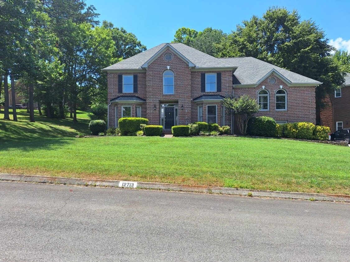Foto principal - 4bd/3 bath located in desirable neighbor i...