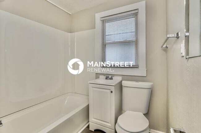 Foto del edificio - 1 Bedroom Pet-Friendly Home in Louisville, KY with Main Street Renewal
