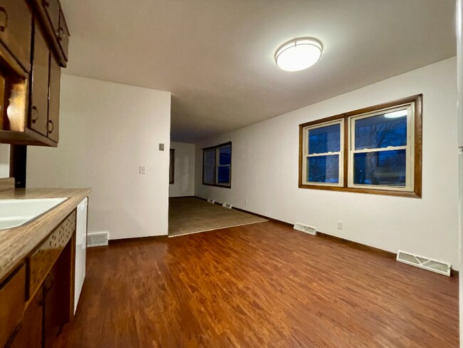 Foto del edificio - 1210-1212 Wayne Rd