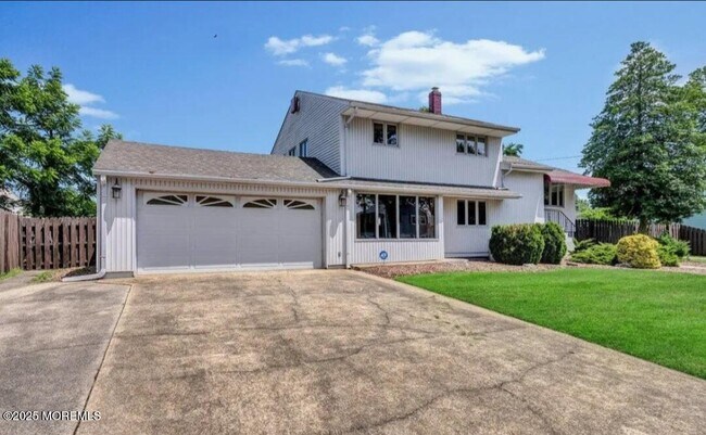 Building Photo - 4 Coral Way