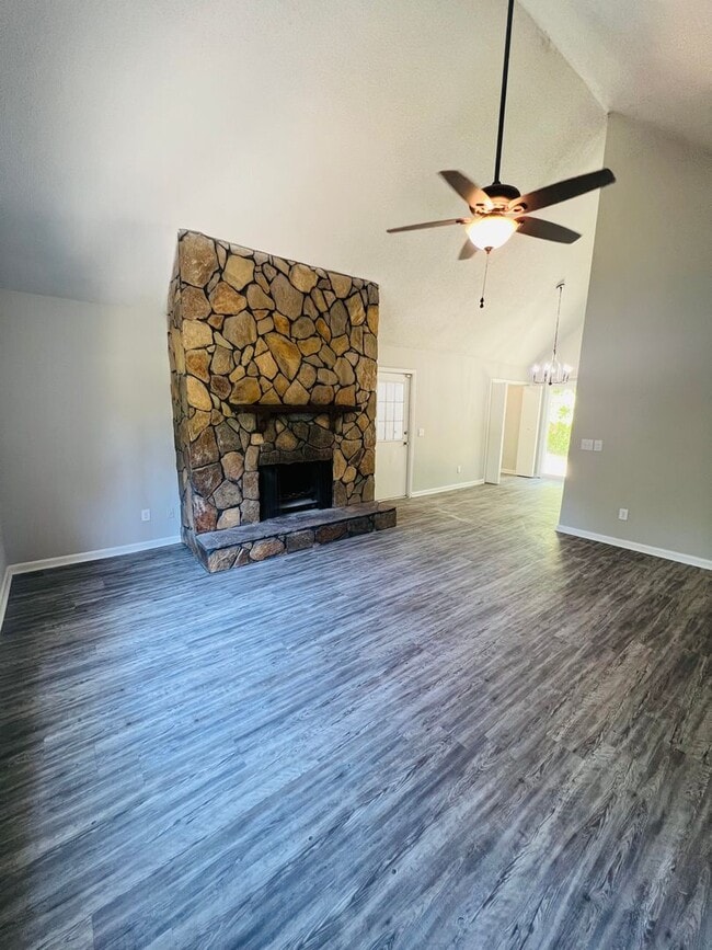 Building Photo - 908 Spanish Oak Dr