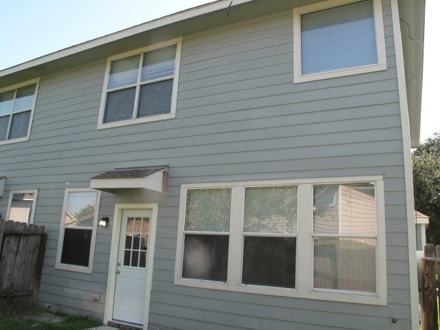 Building Photo - 14426 Fairbuff Ln