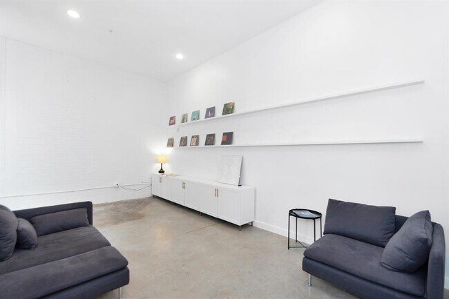Building Photo - 1312 Live Oak St