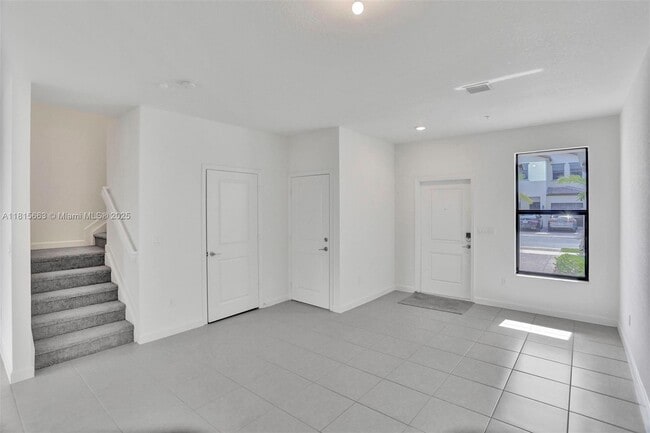 Building Photo - 252 SW 159th Ter