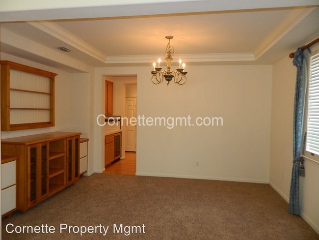 Building Photo - 8439 Greentrails Way