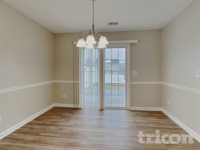 Foto del edificio - 1617 Faircrest Ln