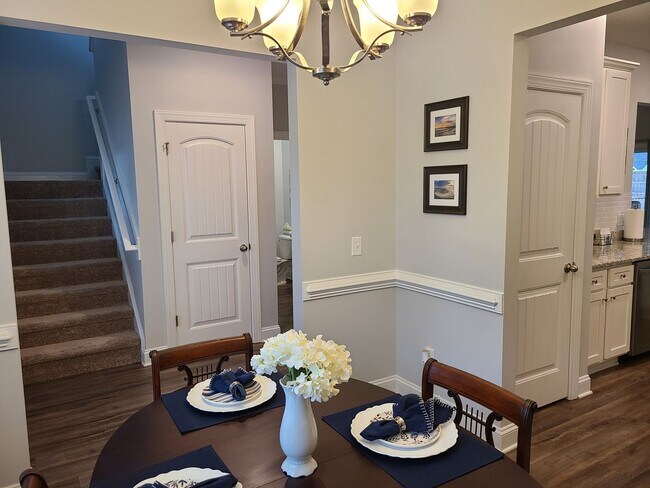 Foto del edificio - 4 Bed, 2.5 Bath located in Mimosa Bay Comm...