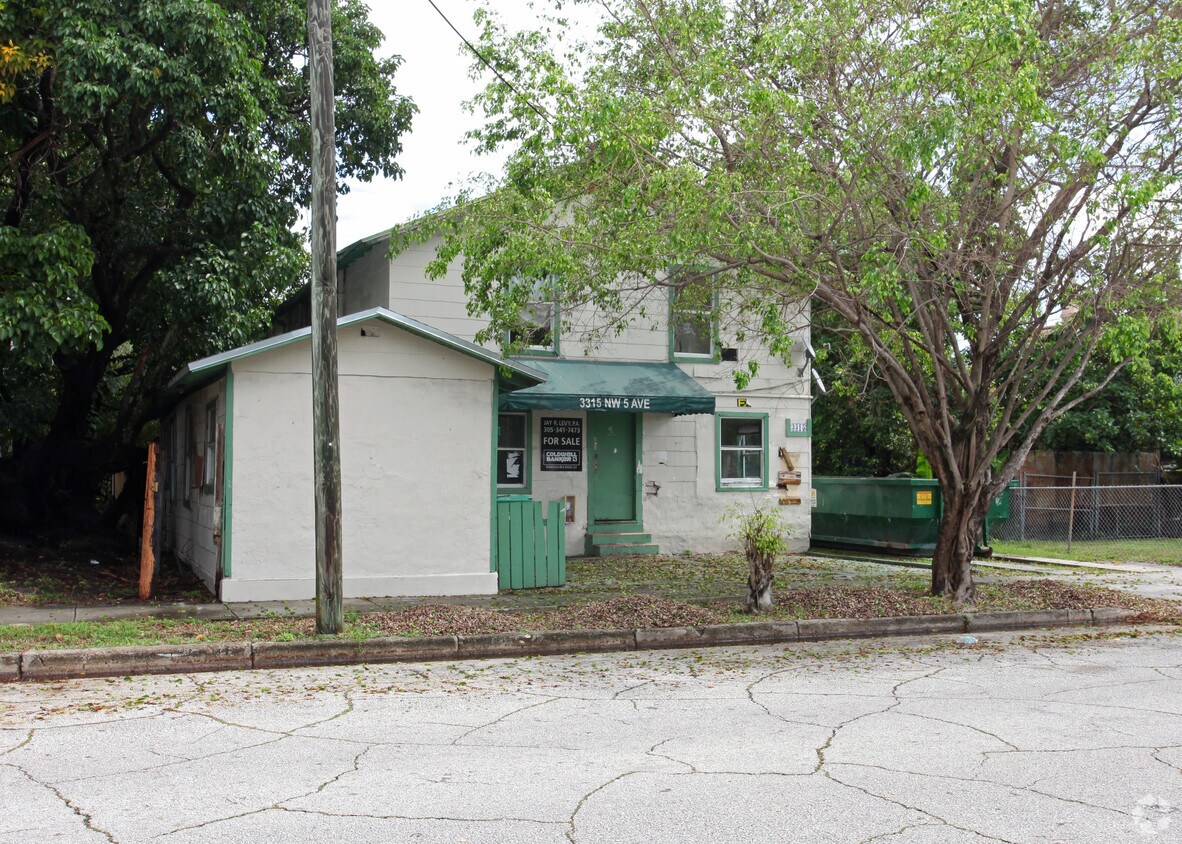 Building Photo - 3315 NW 5th Ave