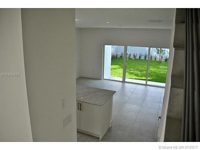 Foto del edificio - 3663 SW 15th St