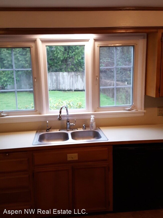 Building Photo - 2 br, 2 bath House - 5601 53rd St W