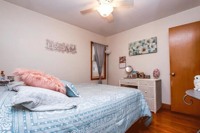 Building Photo - 224 S 74th St