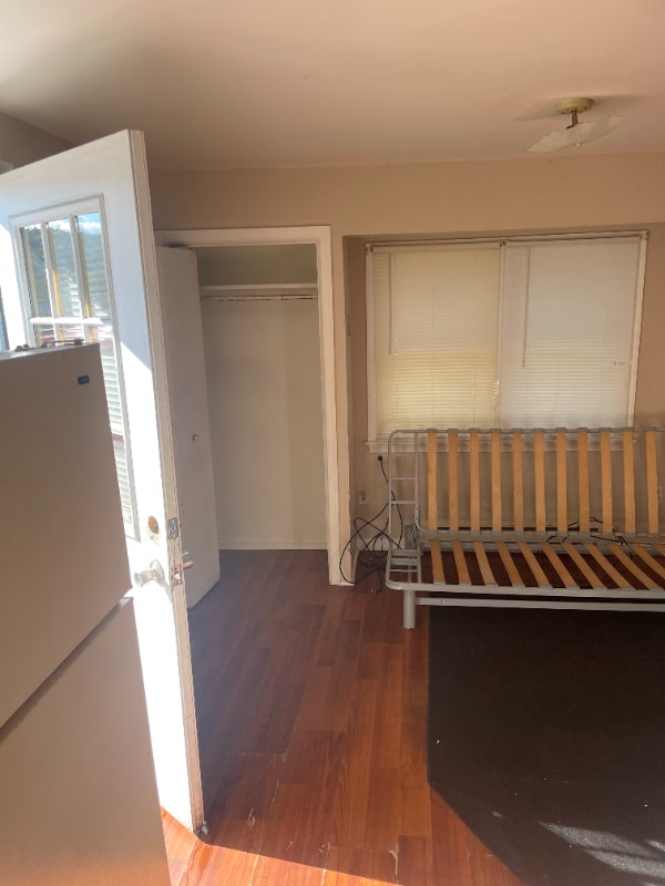 Building Photo - 204 Main St