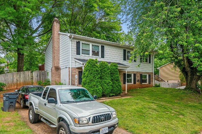 Foto del edificio - Charming and updated single-family home in a convenient Woodbridge location!
