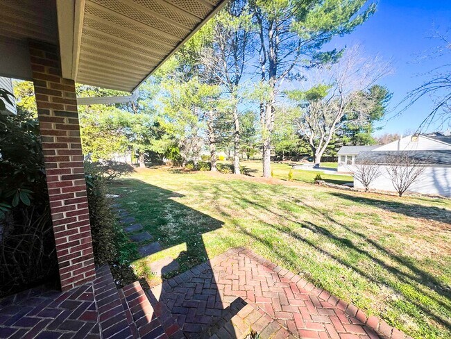 Building Photo - 3502 Old Jones Rd