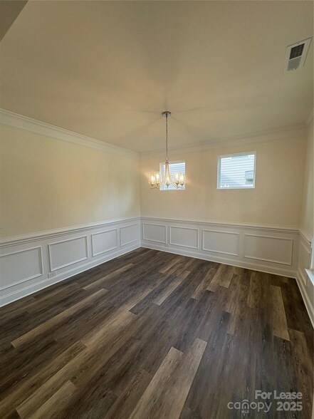 Building Photo - 718 Elam St