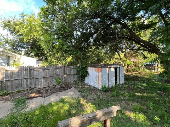 Building Photo - 509 E Boeing Dr