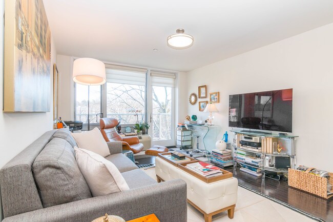 La Gianna Rentals in White Plains at 10 Dekalb Ave White Plains, NY