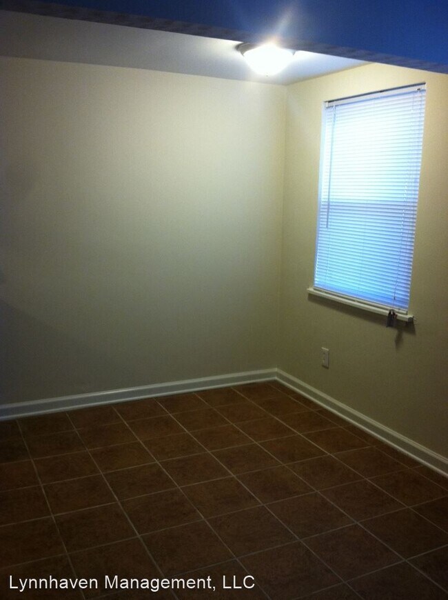 Foto del edificio - 9619 Warwick Ave