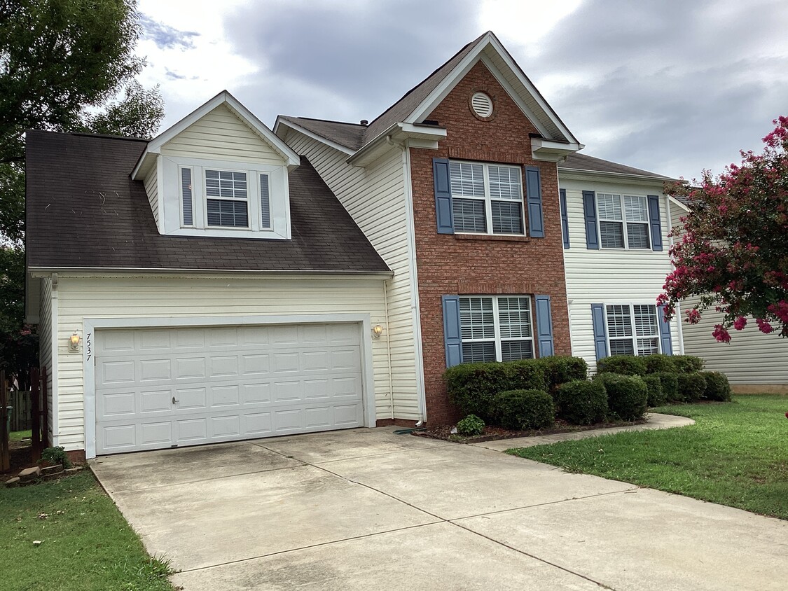 Foto principal - 7537 Sparkleberry Drive