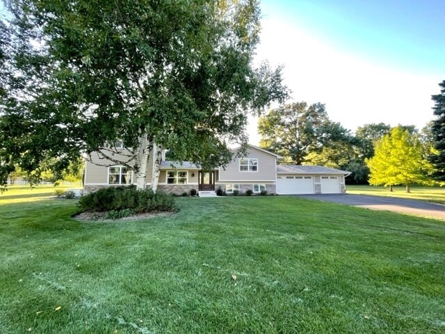 Foto principal - 2S920 Hickory Ln
