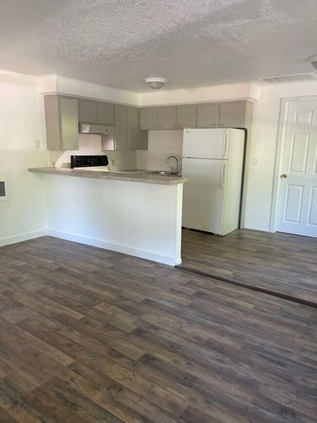 229 S Washington Ave Unit 229 S. Washington 1, Lebanon, MO 65536 Room