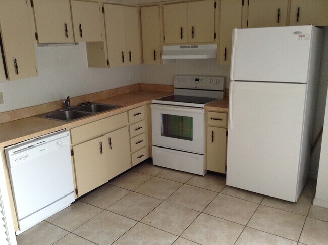 Foto del edificio - Convenient 2 Bedroom Townhome Near UCF & Full Sail – Available Now!