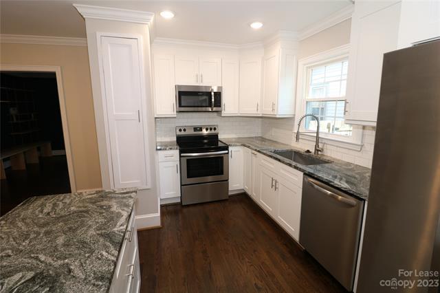 Building Photo - 2227 Celia Ave