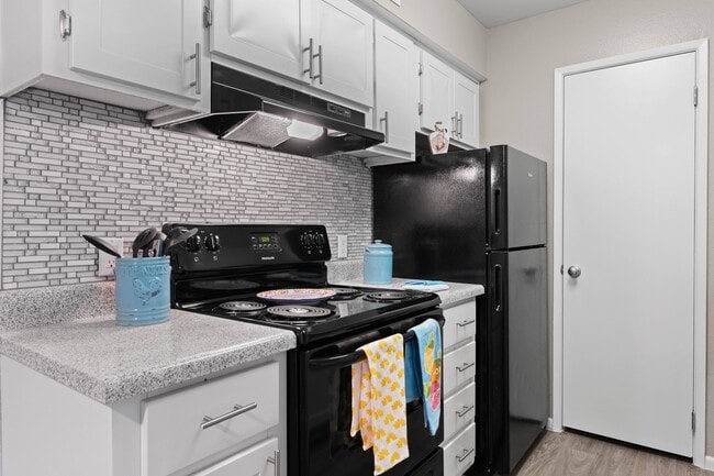 Interior Photo - River Oaks