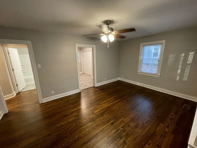 Building Photo - Renovated 2 bedroom home for rent Near Downtown Clarksville!