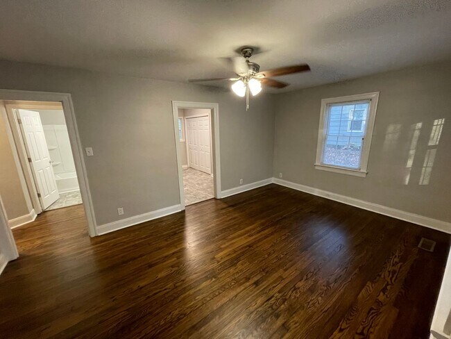 Foto del edificio - Renovated 2 bedroom home for rent Near Downtown Clarksville!