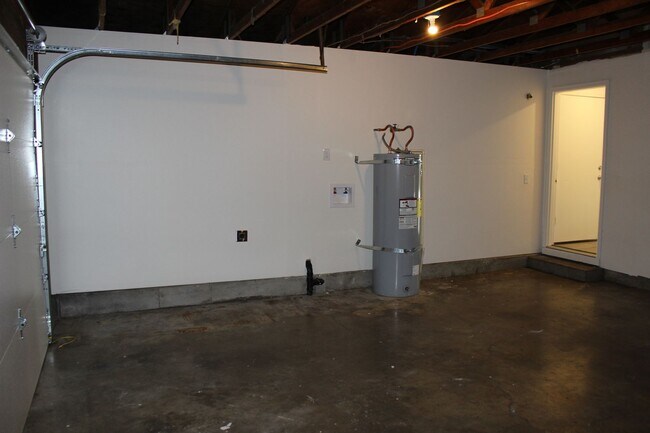 Foto del edificio - 4 bedroom 2 bath ranch house