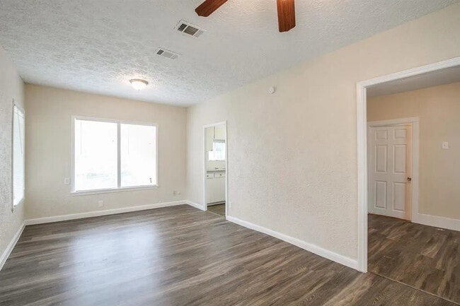 Building Photo - 1019 Carolyn Ct