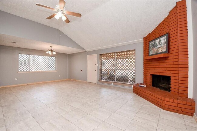 Foto del edificio - 3207 Honey Creek Dr