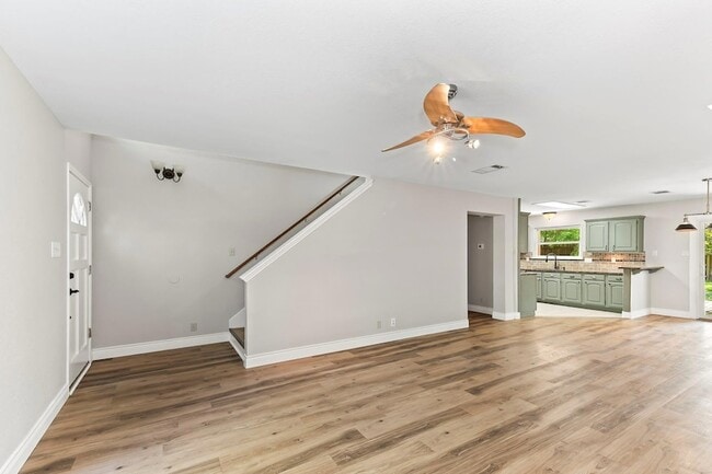 Building Photo - 1807 Iris Ln
