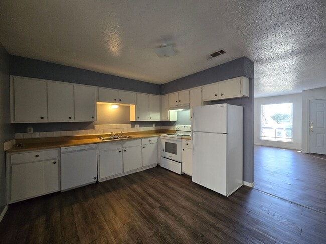 Building Photo - 1305 Indian Trail