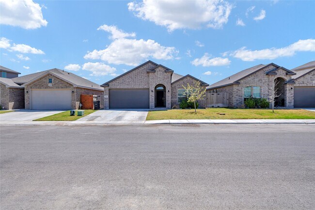 Foto del edificio - 3119 Mearns Ct